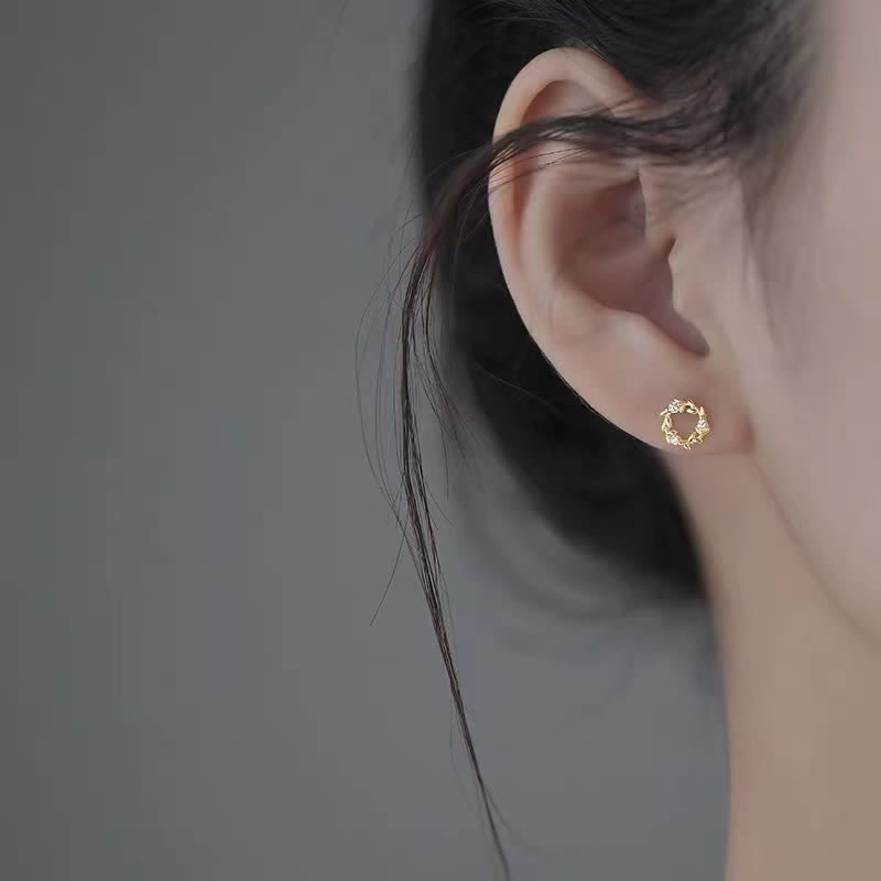 Buddha Stones 925 Sterling Silber Tiny Wreath Ohrstecker Segen Blumenohrringe