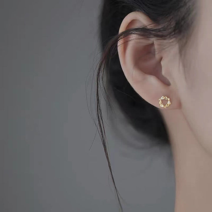 Buddha Stones 925 Sterling Silber Tiny Wreath Ohrstecker Segen Blumenohrringe