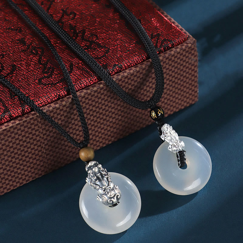 Buddha Stones , weißer Achat, 999 Sterlingsilber, schwarzer Onyx, grünes Sandelholz, Pi Xiu-Friedensschnalle, Halskettenanhänger mit sechs wahren Worten - image 10