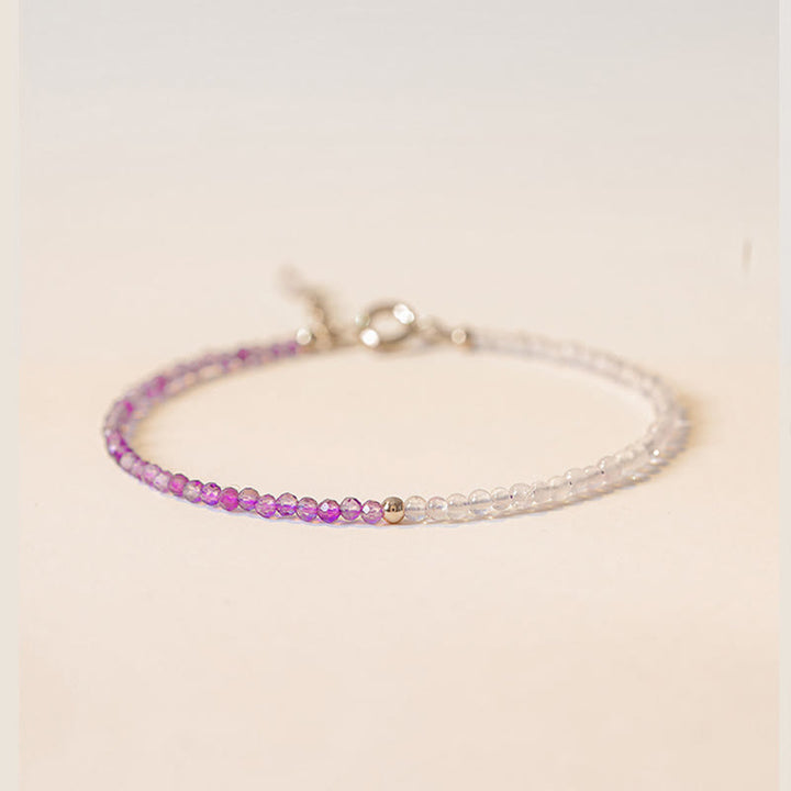 Armband „Inner Peace“ aus 14 Karat vergoldetem Kupfer mit Buddha Stones, 2,5 mm natürlicher Amethyst, ultradünn