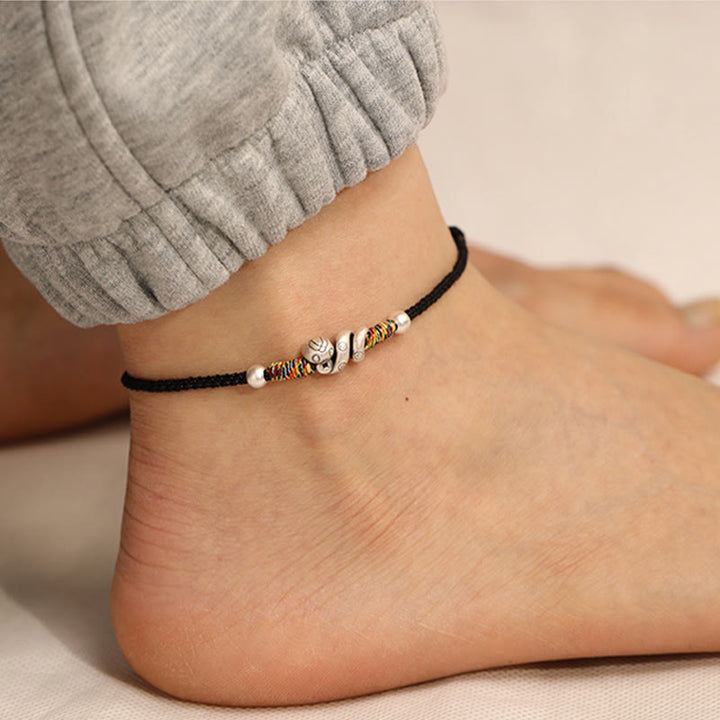 Fußkettchen „Jahr der Schlange“ von Buddha Stones aus 999er Sterlingsilber mit roter Schnur