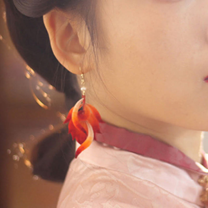 Buddha Stones 14K vergoldete Kupfer handgefertigte Samtblume Maulbeerseide rote Feder Tropfen Ohrringe