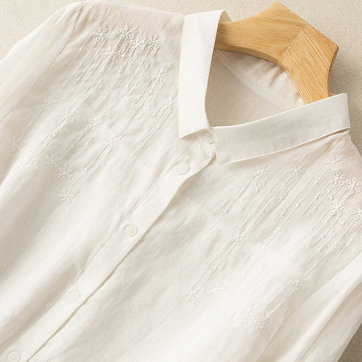 Lässiges Damen-Shirt aus Baumwolle und Leinen mit Stehkragen und Stickereien von Buddha Stones