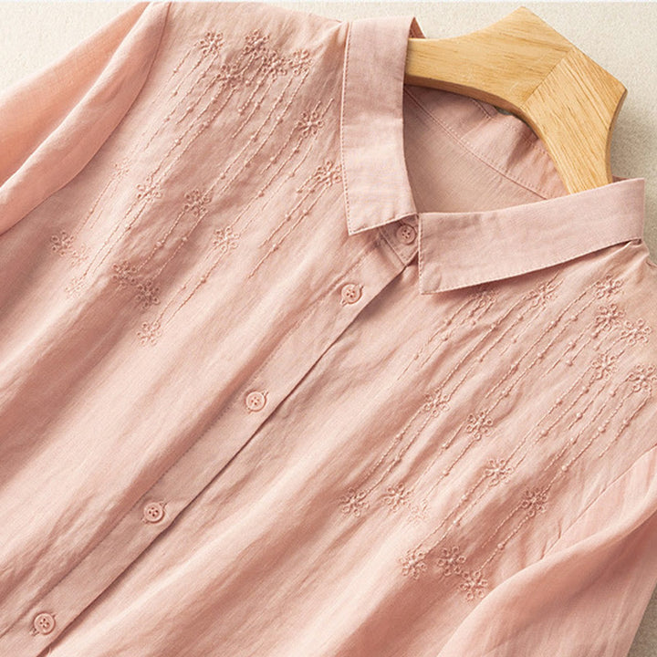 Lässiges Damen-Shirt aus Baumwolle und Leinen mit Stehkragen und Stickereien von Buddha Stones