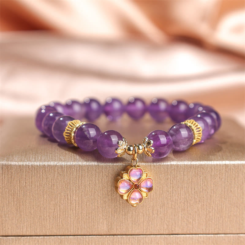 Buddha Stones Armband mit natürlichem Amethyst und vierblättrigem Kleeblatt