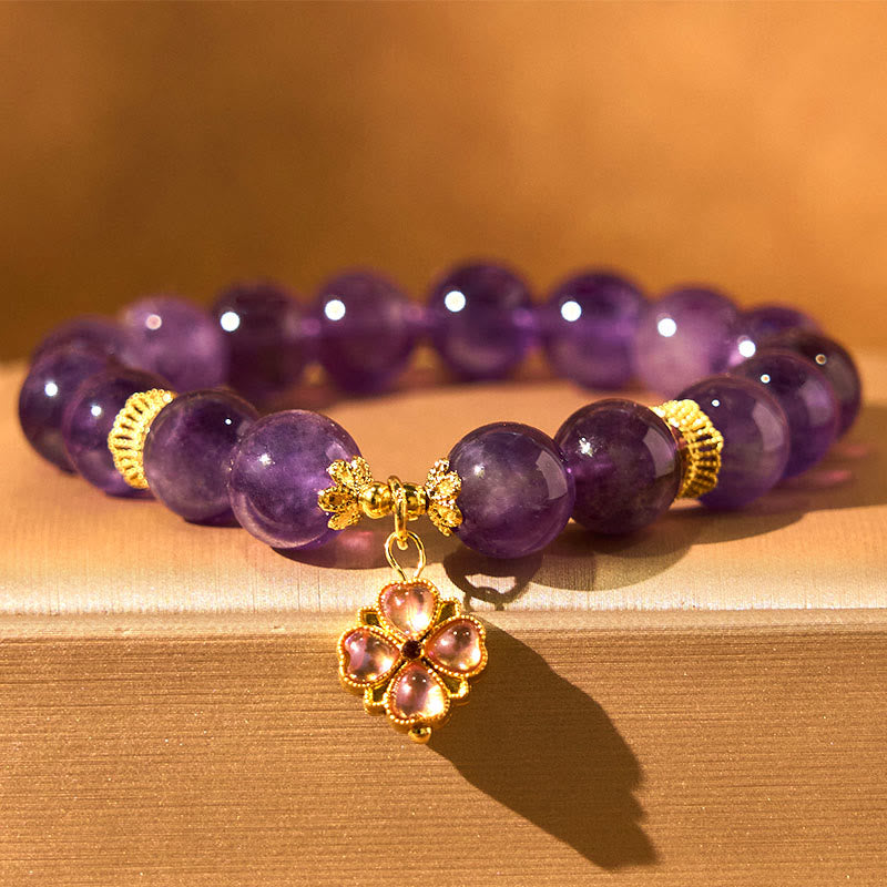 Buddha Stones Armband mit natürlichem Amethyst und vierblättrigem Kleeblatt