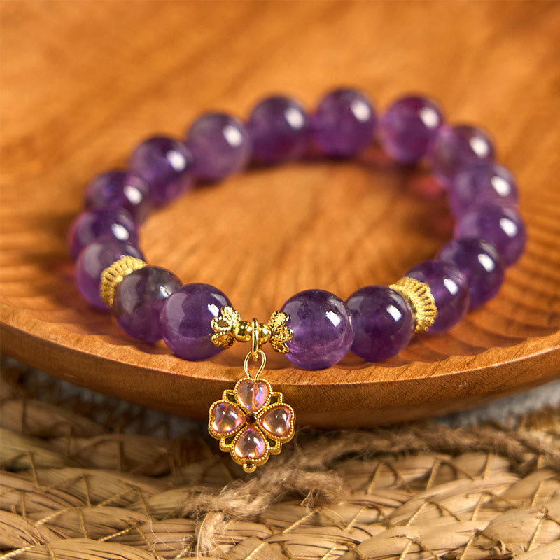 Buddha Stones Armband mit natürlichem Amethyst und vierblättrigem Kleeblatt