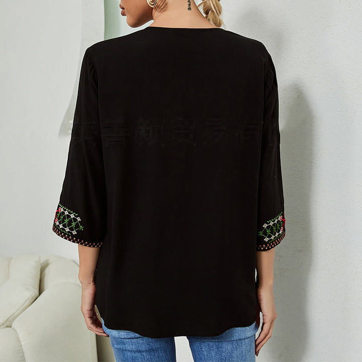Buddha Stones Sommer Stickerei Blume Einfaches Design Dreiviertelärmel V-Ausschnitt Baumwolle Damen T-Shirt