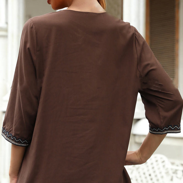 Buddha Stones Frühlings-T-Shirt aus Baumwolle für Damen, schlichte Stickerei, Blumenmuster, Dreiviertelärmel, V-Ausschnitt