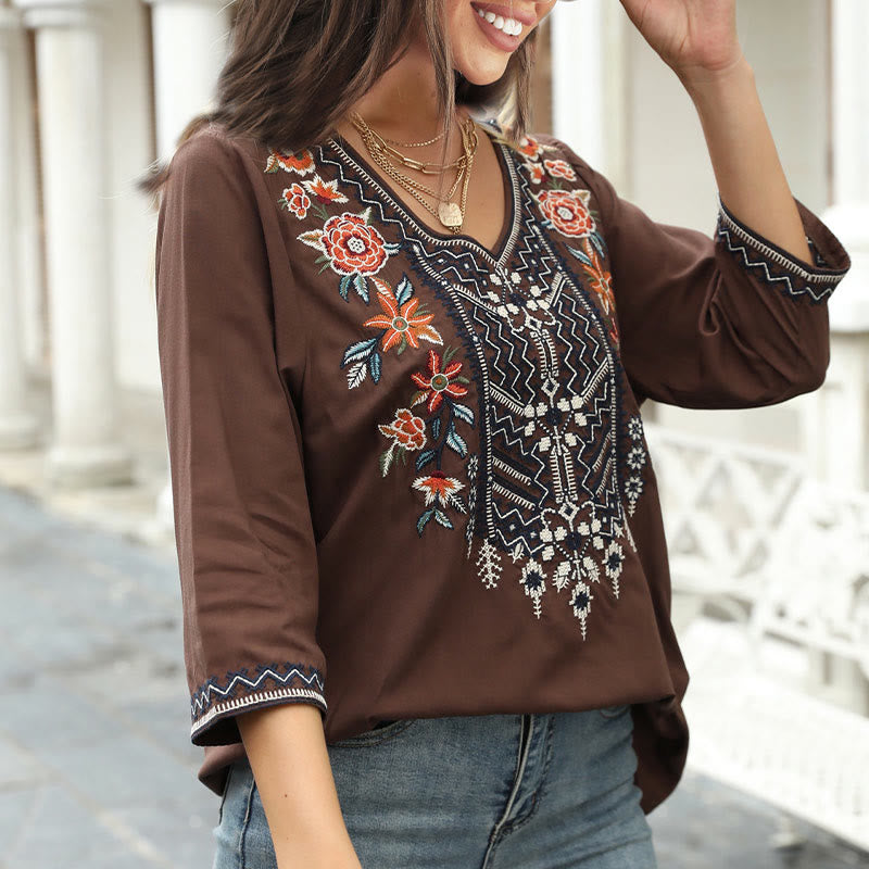 Buddha Stones Frühlings-T-Shirt aus Baumwolle für Damen, schlichte Stickerei, Blumenmuster, Dreiviertelärmel, V-Ausschnitt