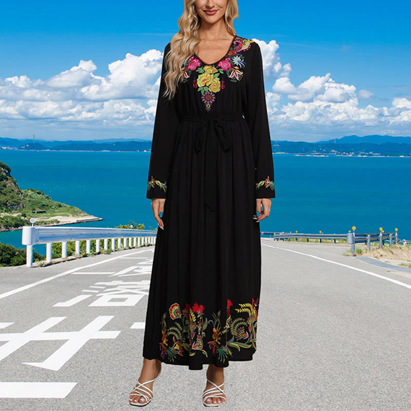 Buddha Stones Schwarzes einfarbiges, lockeres Maxikleid aus Baumwolle mit ethnischer Stickerei und Blumenmuster