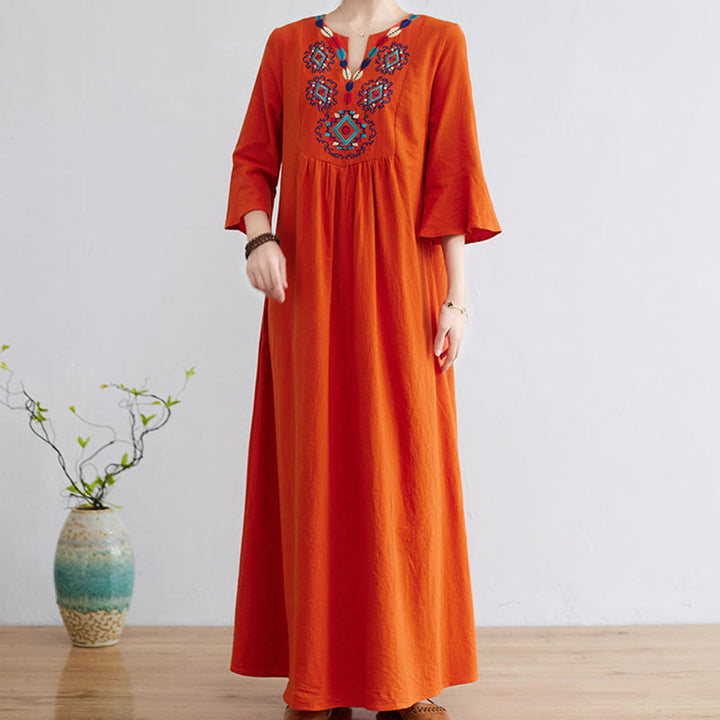 Loses, schlichtes Maxikleid aus Baumwolle und Leinen mit Buddha Stones und ethnischer Stickerei und Blumenmuster, Dreiviertelärmel - image 10