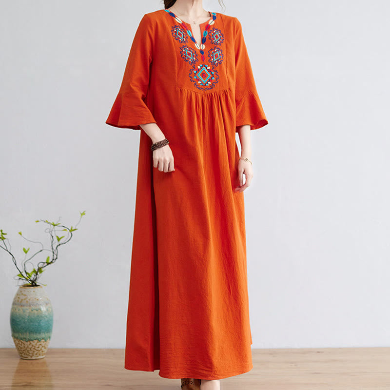 Loses, schlichtes Maxikleid aus Baumwolle und Leinen mit Buddha Stones und ethnischer Stickerei und Blumenmuster, Dreiviertelärmel - image 12
