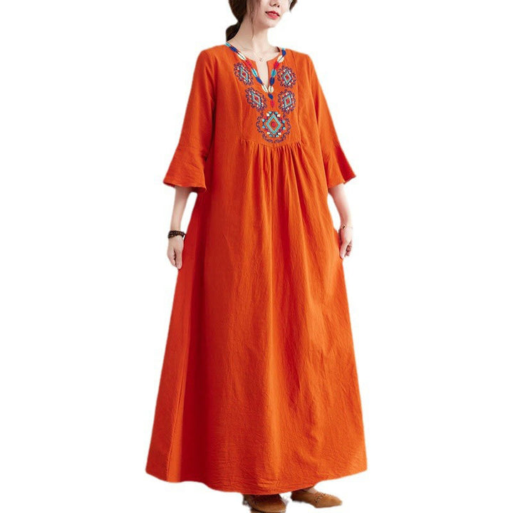 Loses, schlichtes Maxikleid aus Baumwolle und Leinen mit Buddha Stones und ethnischer Stickerei und Blumenmuster, Dreiviertelärmel - image 14