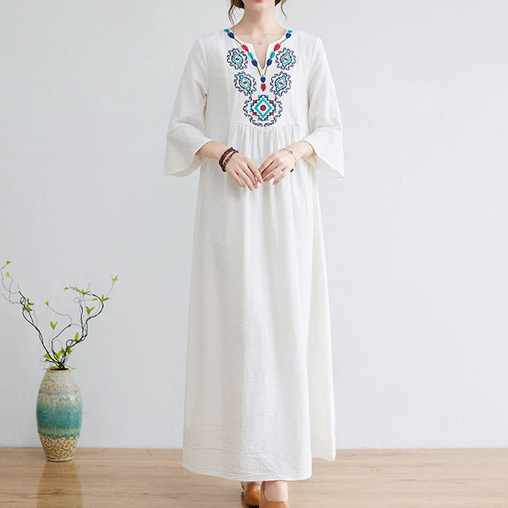Loses, schlichtes Maxikleid aus Baumwolle und Leinen mit Buddha Stones und ethnischer Stickerei und Blumenmuster, Dreiviertelärmel - image 1