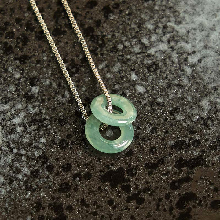 Halskette mit Anhänger aus Jade mit doppelter Friedensschnalle und Wohlstandssymbol von Buddha Stones