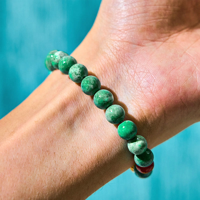 Buddha Stones, natürliche Jade, Om Mani Padme Hum, Zyklon-Charme, Wohlstandsarmband