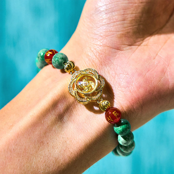 Buddha Stones, natürliche Jade, Om Mani Padme Hum, Zyklon-Charme, Wohlstandsarmband