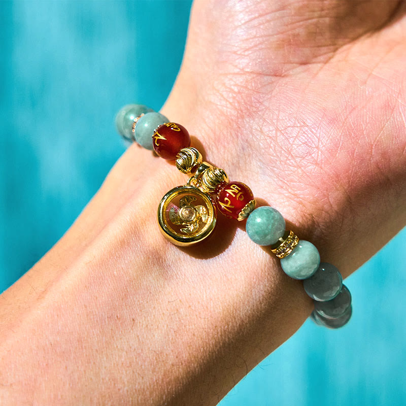 Buddha Stones, natürliche grüne Jade, Om Mani Padme Hum, Zyklon-Charme, Glücksarmband