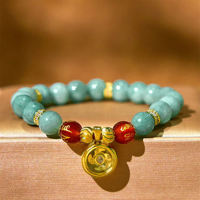 Buddha Stones, natürliche grüne Jade, Om Mani Padme Hum, Zyklon-Charme, Glücksarmband