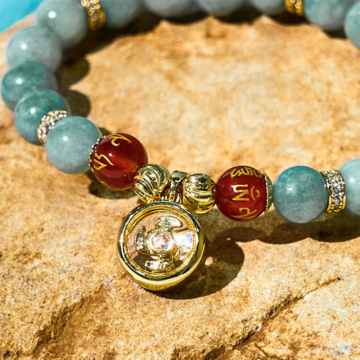 Buddha Stones, natürliche grüne Jade, Om Mani Padme Hum, Zyklon-Charme, Glücksarmband