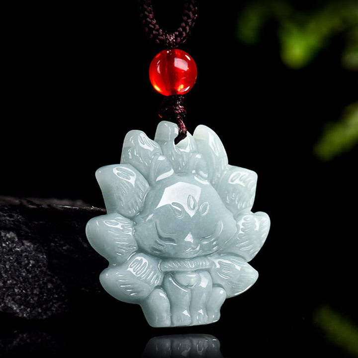 Buddha Stones Halskette mit Anhänger aus natürlicher grüner Jade mit neunschwänzigem Fuchs