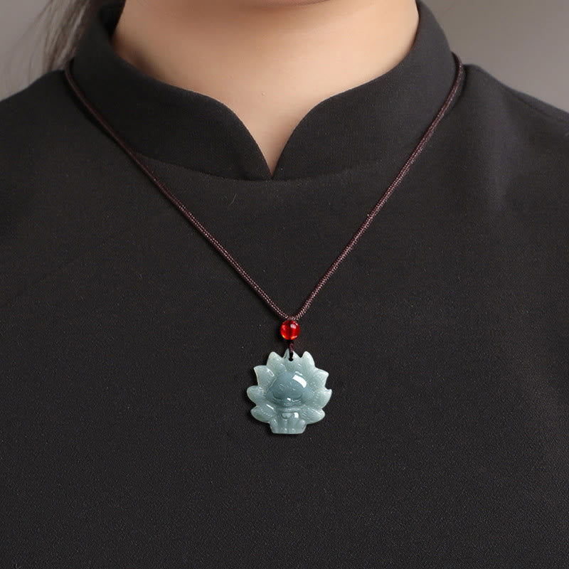 Buddha Stones Halskette mit Anhänger aus natürlicher grüner Jade mit neunschwänzigem Fuchs