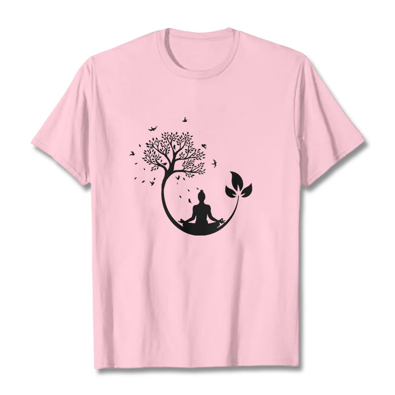 Buddha Stones Buddha meditiert in einem Baummuster Baumwoll-T-Shirt - Hellrosa - 2XL - image 13