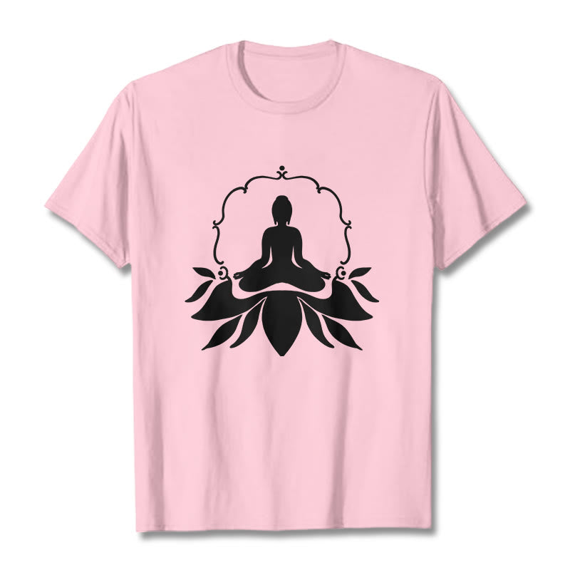 Buddha Stones Meditierender Buddha Sitzend auf Gras T-Shirt - Hellrosa - 2XL - image 13
