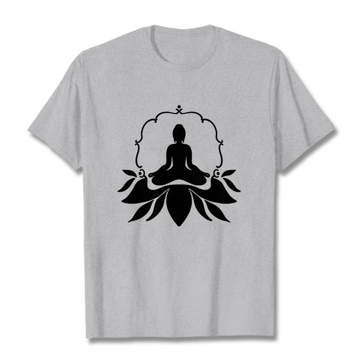 Buddha Stones Meditierender Buddha Sitzend auf Gras T-Shirt - Hellgrau - 2XL - image 20