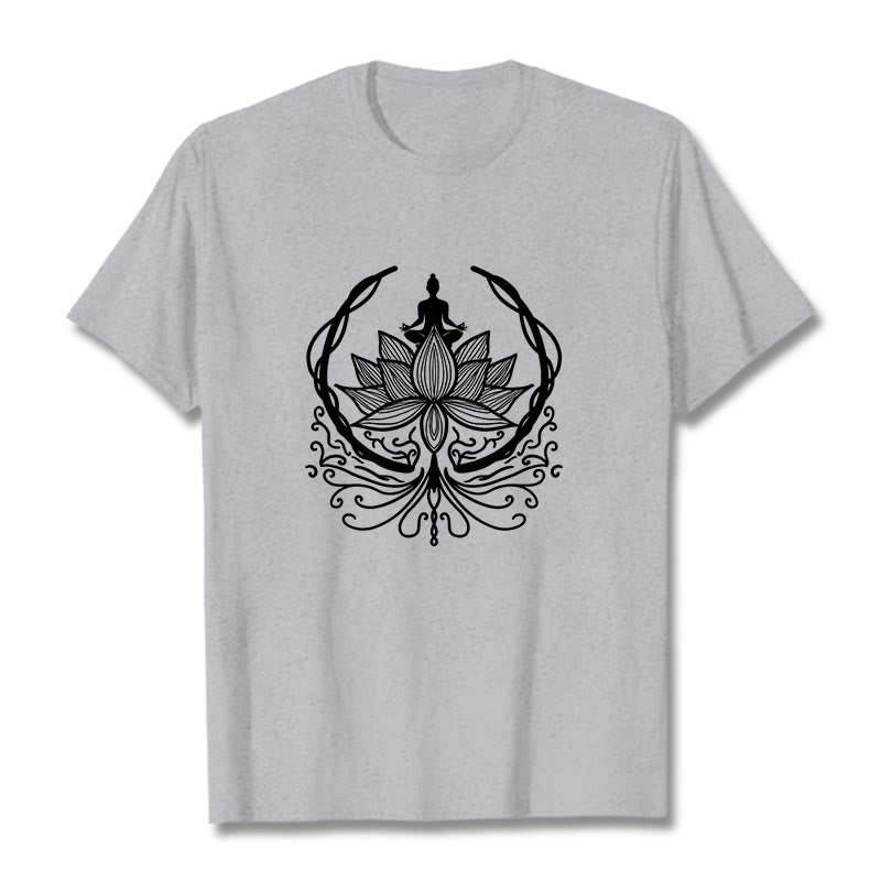 Buddha Stones Meditation Buddha sitzt in einer Lotusblume T-Shirt - Hellgrau - 2XL - image 20