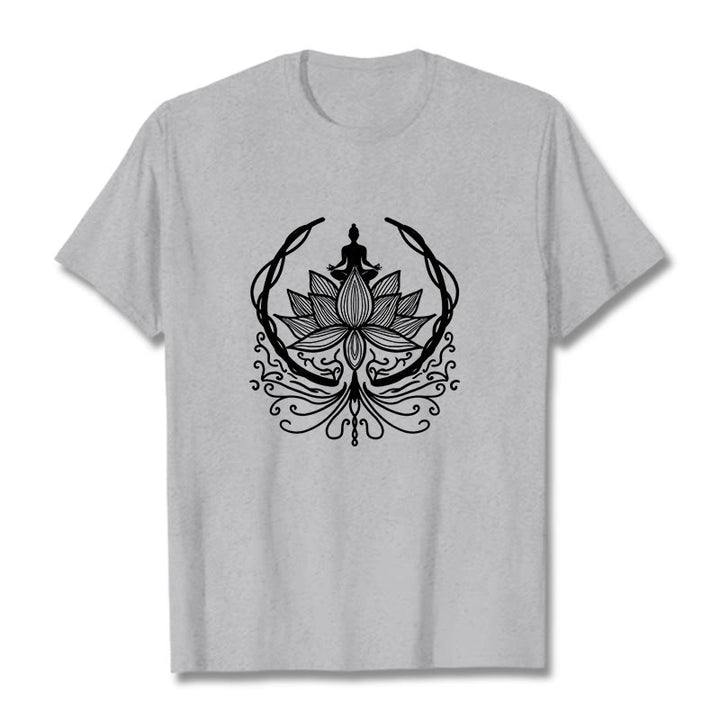 Buddha Stones Meditation Buddha sitzt in einer Lotusblume T-Shirt - Hellgrau - 2XL - image 20