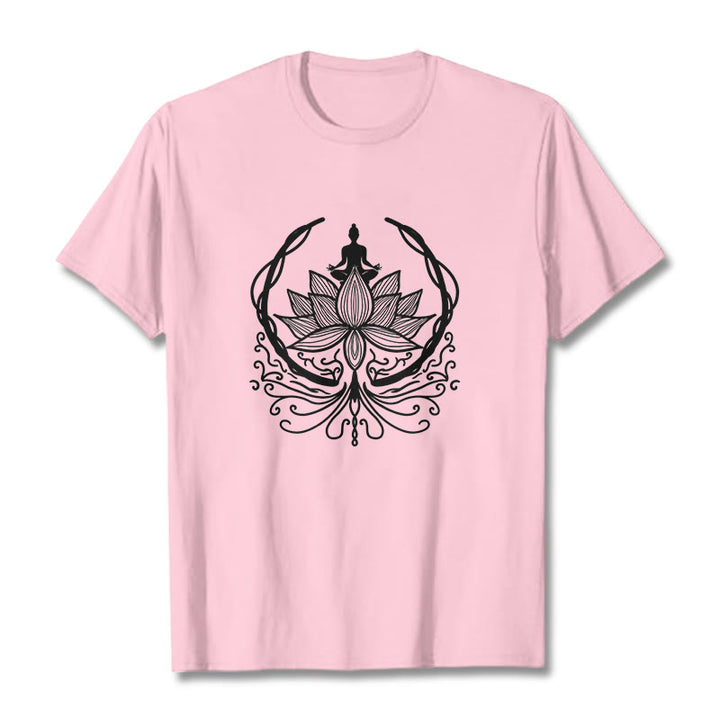 Buddha Stones Meditation Buddha sitzt in einer Lotusblume T-Shirt - Hellrosa - 2XL - image 13