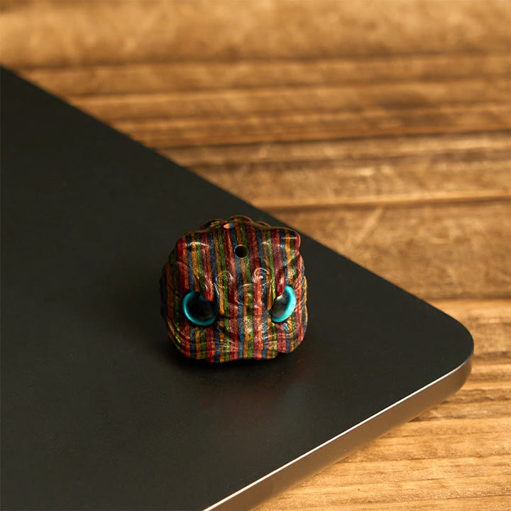 Buddha Stones, 2 Stück, Mini-Regenbogen-Eukalyptus, tanzender Löwe, geschnitzte Balance-Dekoration