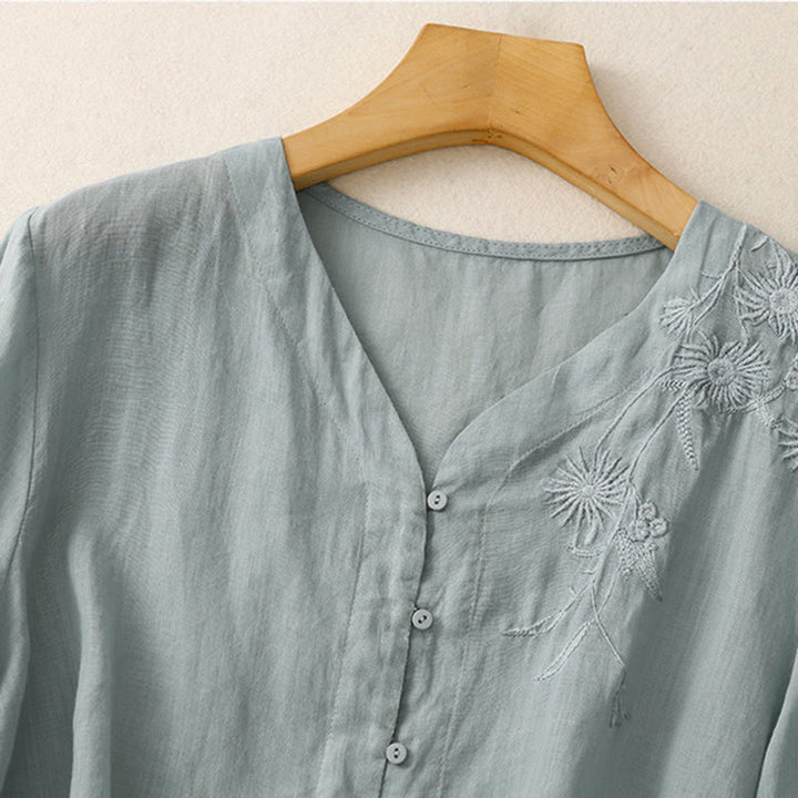 Damen-Baumwollhemd mit Dreiviertelärmeln und Buddha Stones -Stickerei vorne mit Knopfdesign  - image 3