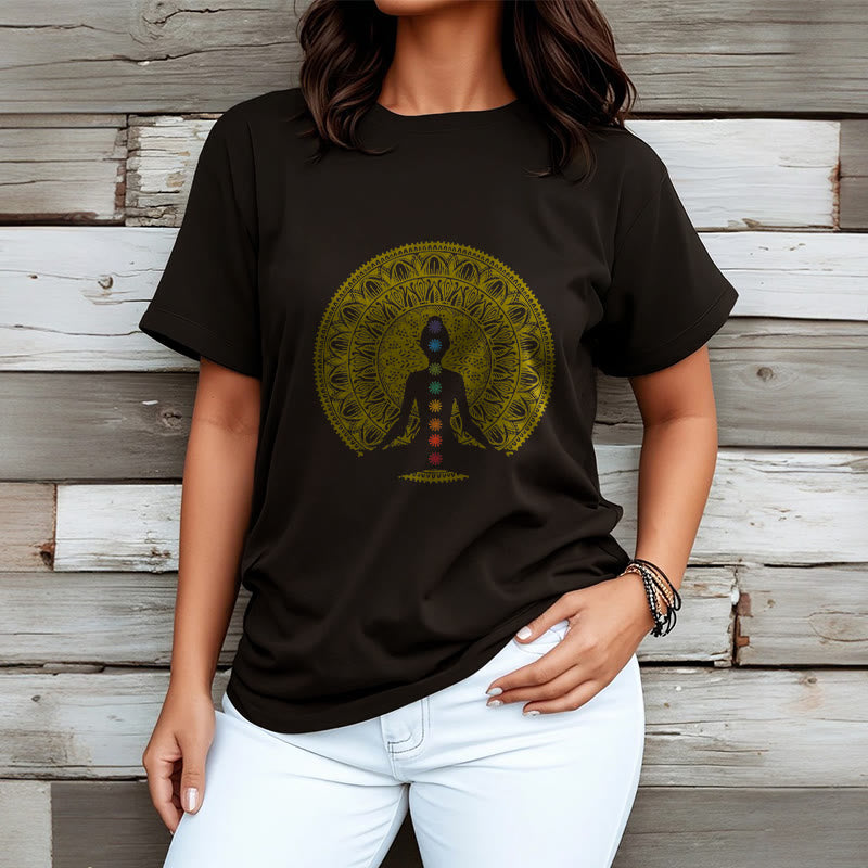 Buddha Stones Lässiges, buntes Chakra-Symbol, goldenes, meditatives Figurenmuster, Baumwoll-T-Shirt - image 4