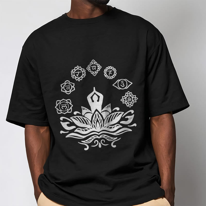 Buddha Stones Lässige meditierende Figur Lotusblume Sieben Chakren Muster Baumwoll-T-Shirt - image 5