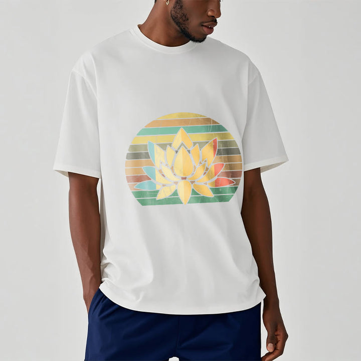 Buddha Stones Lässiges Retro-T-Shirt mit gestreiftem Hintergrund und Lotusblumenmuster aus Baumwolle - image 7