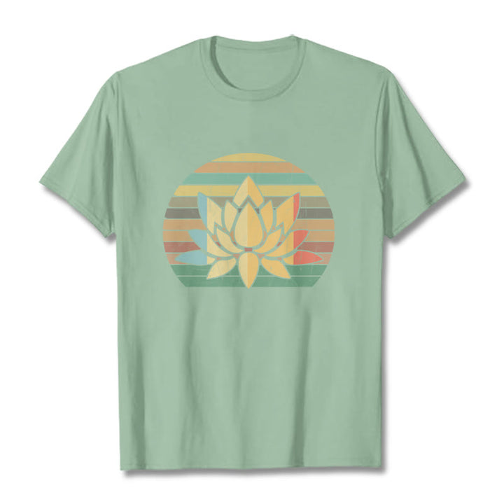 Buddha Stones Lässiges Retro-T-Shirt mit gestreiftem Hintergrund und Lotusblumenmuster aus Baumwolle - Blassgrün - 2XL - image 15