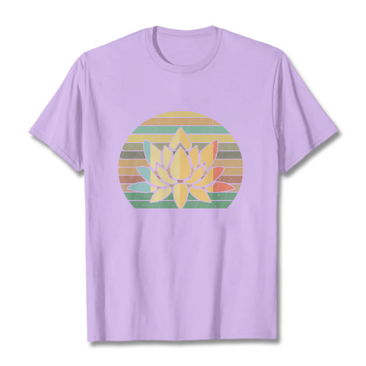 Buddha Stones Lässiges Retro-T-Shirt mit gestreiftem Hintergrund und Lotusblumenmuster aus Baumwolle - Pflaume - 2XL - image 17