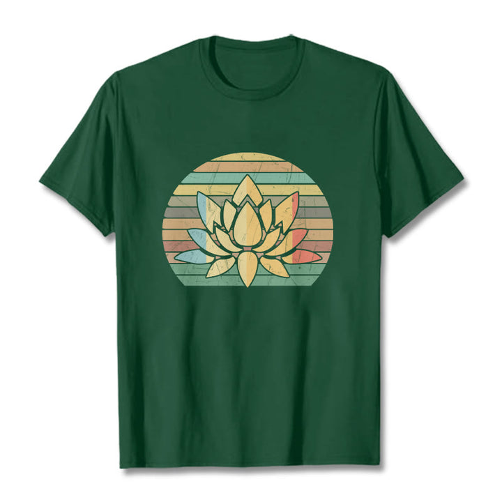 Buddha Stones Lässiges Retro-T-Shirt mit gestreiftem Hintergrund und Lotusblumenmuster aus Baumwolle - WaldGrün - 2XL - image 11