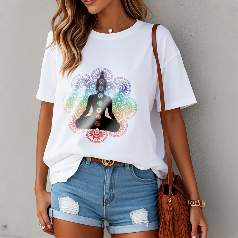 Buddha Stones Lässige meditierende Figur Buntes Mandala-Muster Baumwoll-T-Shirt - image 8