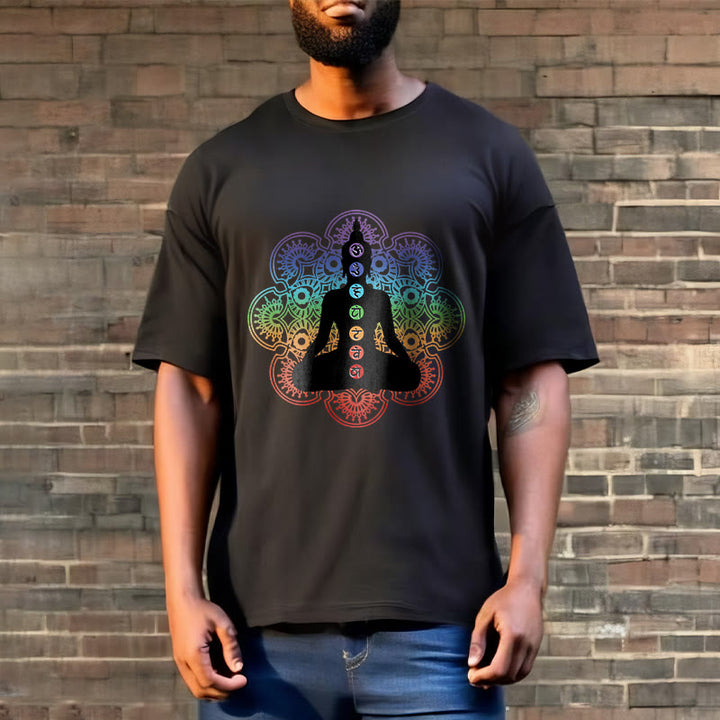 Buddha Stones Lässige meditierende Figur Buntes Mandala-Muster Baumwoll-T-Shirt - image 3