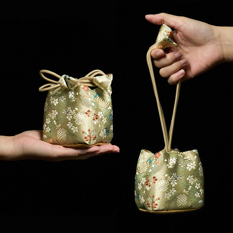 Kleine Schmuckaufbewahrungstasche mit Buddha Stones und Blumenmuster, 8 x 8 x 8 cm - Beige 8cm*8cm*8cm - image 0