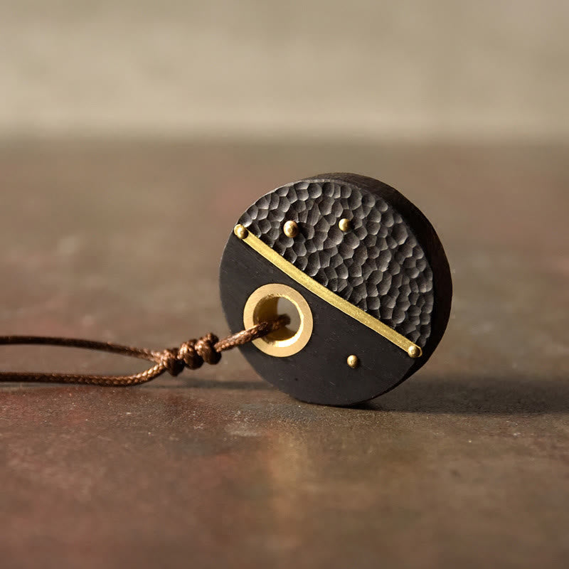 Buddha Stones Handgefertigter runder Peace-Halskettenanhänger aus Ebenholz und Kupfer