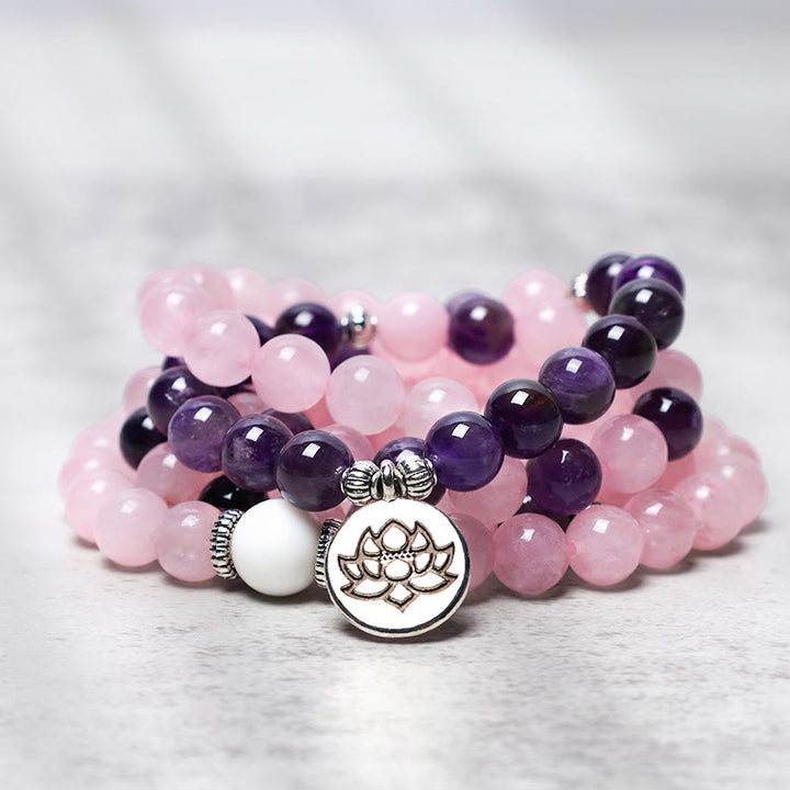 Buddha Stones Natürliches Rosenquarz- und Amethyst-Mala-Perlen-Lotus-Anhänger-Armband