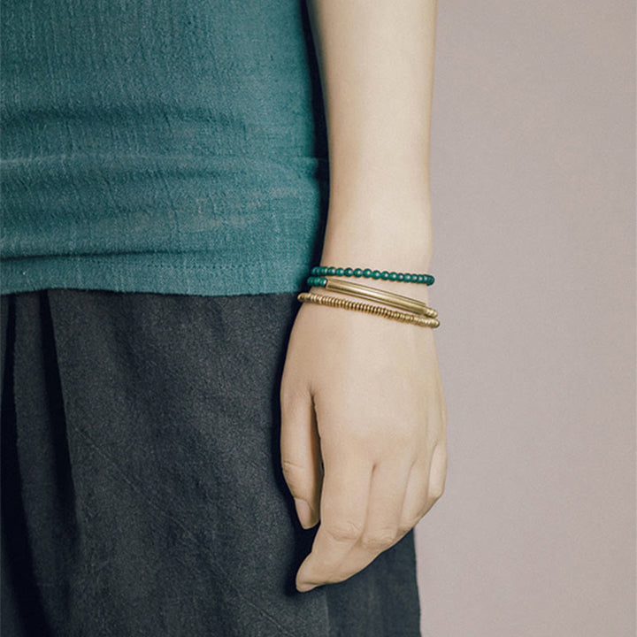 Tibetisches dreifach gewickeltes Armband mit verschiedenen Achatsteinen und Kupferschutz