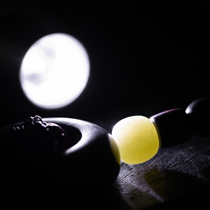 Buddha Stones, Tibet, Om Mani Padme Hum, PiXiu, Kupfermünze, kleines Blatt, rotes Sandelholz, Zinnober, Schutz-Schlüsselanhänger