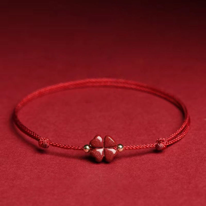 Buddha Stones Natürliches Zinnober-Fußkettchen mit vierblättrigem Kleeblatt, Segen, rote Schnur, Fußkettchen