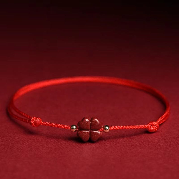 Buddha Stones Natürliches Zinnober-Fußkettchen mit vierblättrigem Kleeblatt, Segen, rote Schnur, Fußkettchen